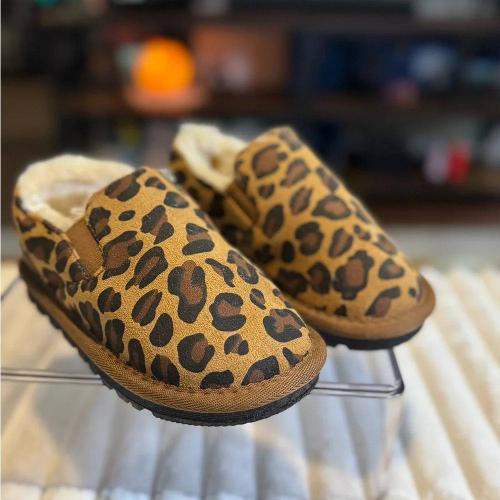 2 pairs little kids indoor/ outdoor slippers size 1